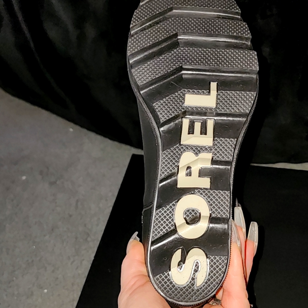 NEW SOREL BOOTS - Picture 4 of 6